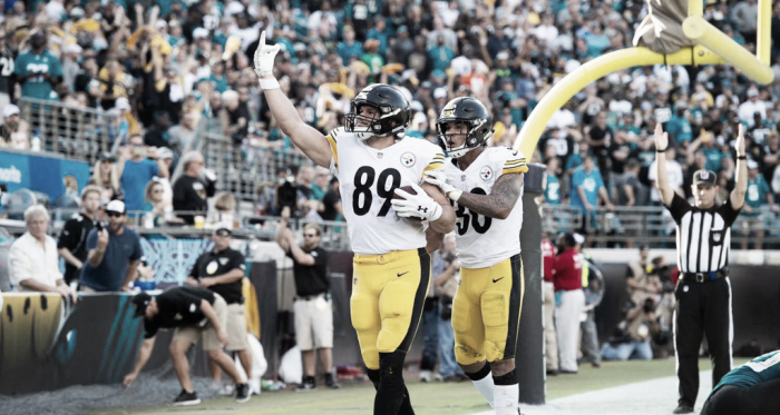 Vance McDonald consigue el touchdown que puso en juego a los acereros (Imagen: Steelers.com)