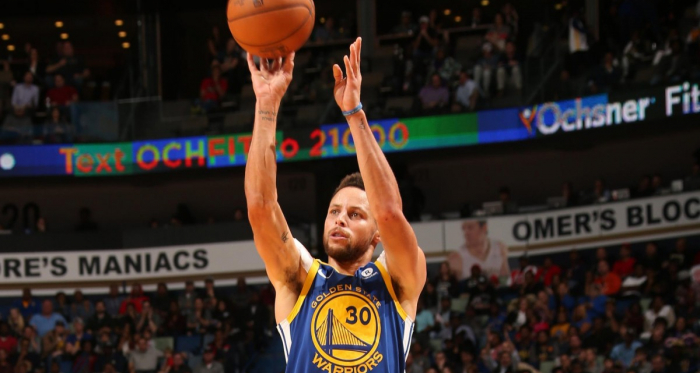 Stephen Curry vuelve a encabezar la venta de camisetas