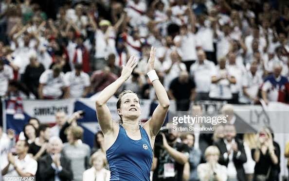 Barbora Strycova applauds the home crowd after grabbing the perfect start for Czech Republic | Photo: Srdjan Stevanovic / Getty