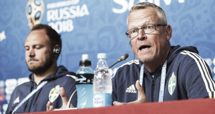 El seleccionador Andersson junto a Granqvist, una de las insignias del equipo (Foto: EFE)