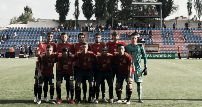 España sub-19 instantes previos al partido / Foto: @SeFutbol