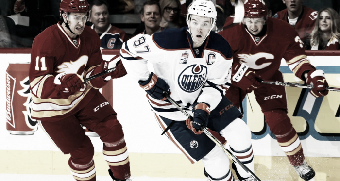 Connor McDavid en partido contra los Calgary Flames | Foto: NHL.com