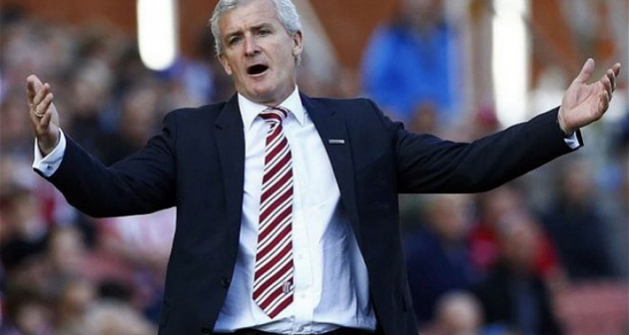 Mark Hughes asegura que los errores defensivos le hicieron perder el partido