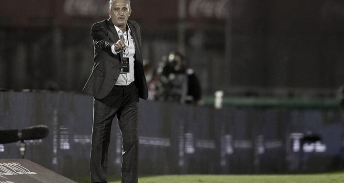 Tite admite peso ao vencer Uruguai e exalta Brasil como melhor defesa das Eliminatórias