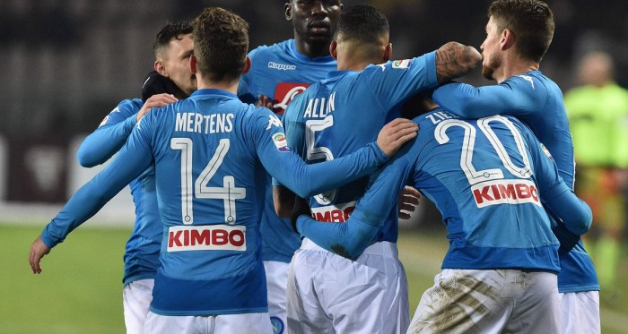 Il Napoli incorna un Toro svagato e riprende a correre
