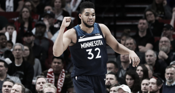 Towns celebrando una canasta. Foto: Getty Images;Mike Ehrmann. 