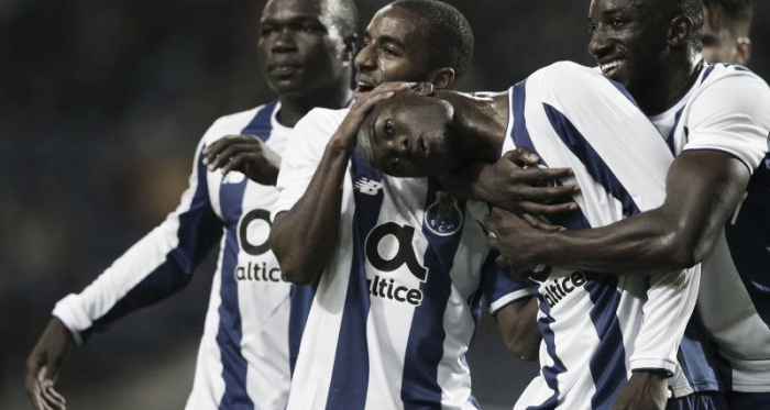 Dragão tranquilo abre a porta dos quartos
