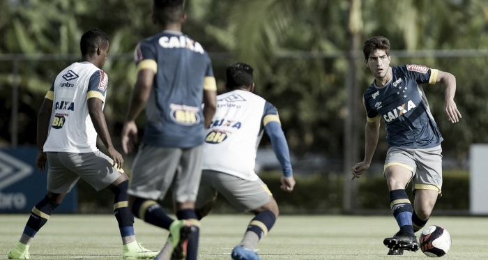 Lucas Silva deverá ser titular diante do Democrata-GV (Foto: Washington Alves/Cruzeiro)