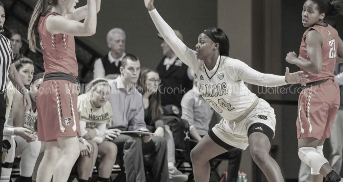 Jasmyn Walker (34) defends Carly Santoro (14). Photo: Walter Cronk