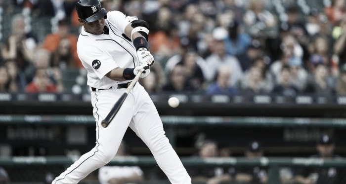 Cada temporada Cabrera sigue haciendo historia con el madero / Foto: Tigers.com.