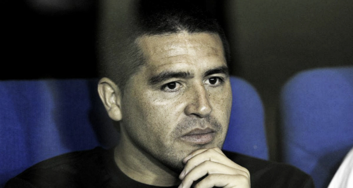 Riquelme se mostró triste e indignado por la emboscada de un grupo de hinchas de River contra el micro de Boca que se dirigía al estadio, hecho que dañó la salud de los futbolistas 'Xeneizes'.