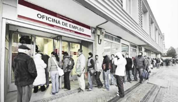 El paro baja en 13.538 personas en el mes de febrero