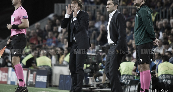 Valverde y Conte durante el encuentro en el Camp Nou | Foto: Noelia Déniz - VAVEL
