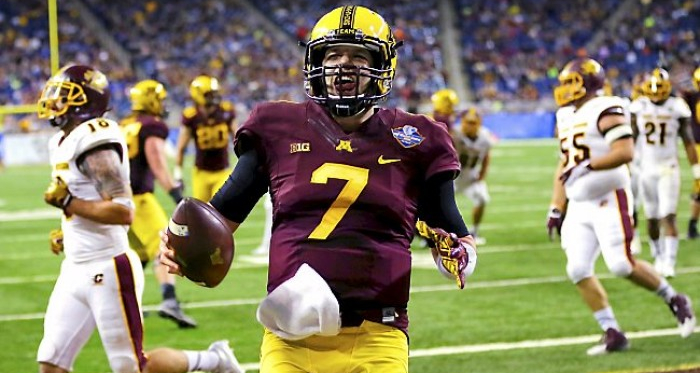 Minnesota Golden Gophers quarterback Mitch Leidner (7) rushes for a touchdown in the fourth quarter against the Central Michigan Chippewas at Ford Field. (Source: Rick Osentoski-USA TODAY Sports)