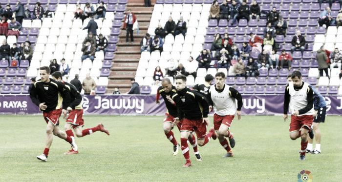 Jugadores del Rayo Vallecano calentando antes de un partido | Fotografía: La Liga