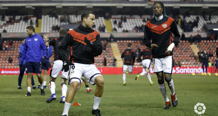 Jugadores del Rayo Vallecano calentando | Fotografía: La Liga