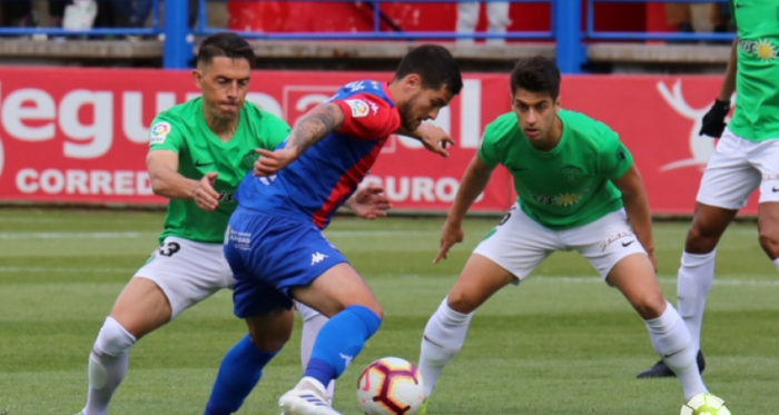 De la Hoz y Rocha atentos al balón | Fuente: La Liga
