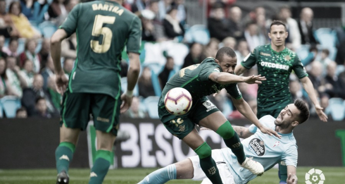 Bartra, Sidnei y Guardado en un partido de Liga. Foto: La Liga Santander