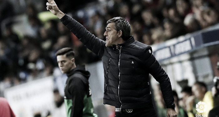 Muñiz da indicaciones en el último partido frente a Las Palmas <vía LaLiga.es>
