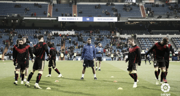 Jugadores del Rayo Vallecano calentando antes de un partido | Fotografía: La Liga