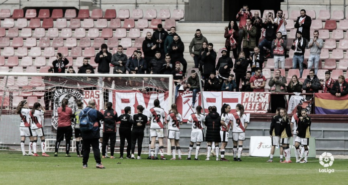 Jugadoras del Rayo Femenino saludando a la afición | Fotografía: La Liga