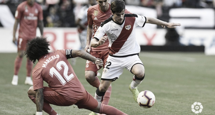 Pozo peleando la pelota | Foto: LaLiga Santander