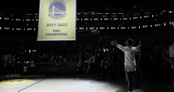 Celtics y Warriors sonrieron en el regreso de la NBA