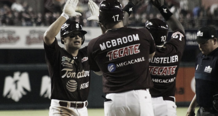 Issmael Salas Celebra con sus compañeros / Foto: LMP