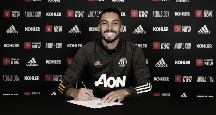 Manchester United anuncia a contratação do brasileiro Alex Telles, ex-Porto