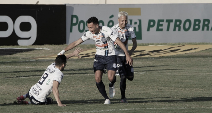 Com três gols de Renan Gorne, Confiança vence Oeste e mantém boa fase na Série B
