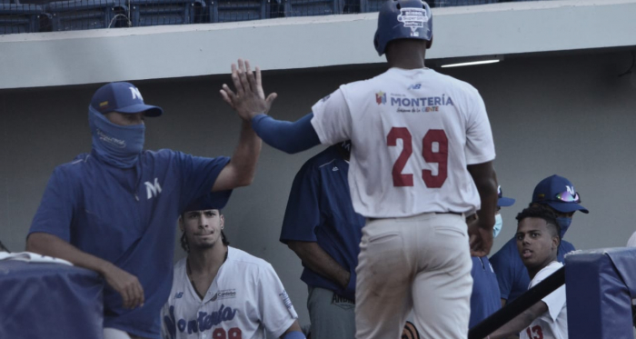 Los Vaqueros y Caimanes ganaron en el cierre de la temporada regular