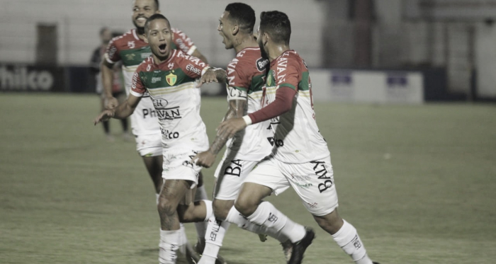 Brusque faz valer mando de campo, supera Joinville e garante vaga nas semifinais