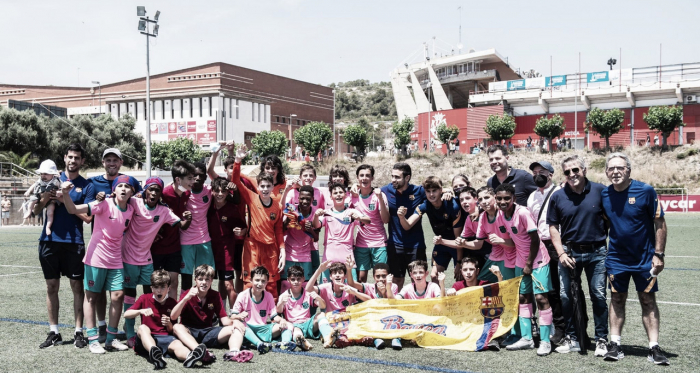 El FCB Infantil B se
ciñe la tiara de campeón a ritmo de goleada