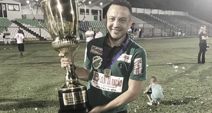 Paulinho Kobayashi aproveita tempo livre para ampliar conhecimentos sobre futebol
