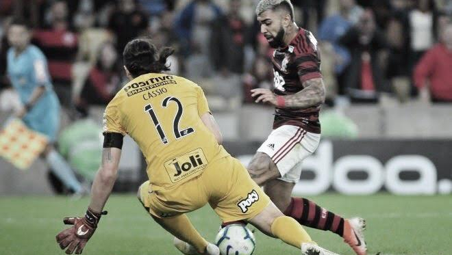 Duelo de gigantes: pressionado Corinthians recebe embalado Flamengo