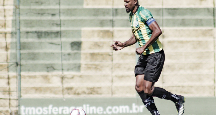 Faixa de capitão, gols e titularidade: Léo Kanu vive seu melhor momento no Ypiranga-RS
