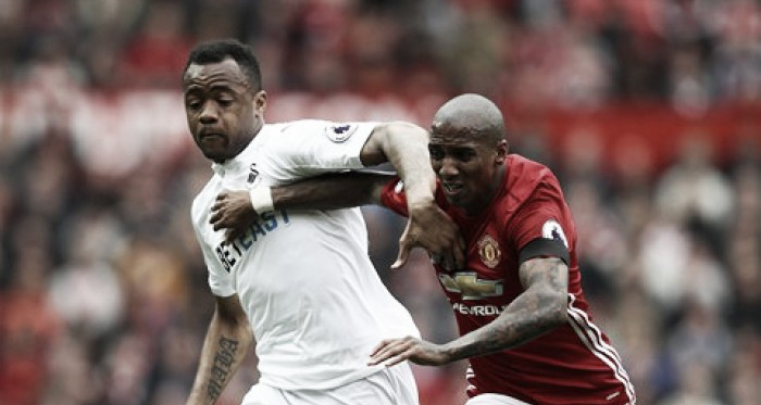 Ashley Young: &quot;Tenemos alicientes para levantarnos&quot;