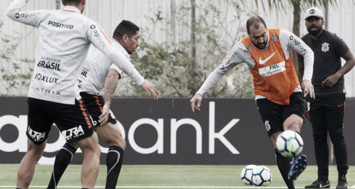 Embalado por sequência positiva, Corinthians recebe Chapecoense pelas quartas da Copa do Brasil