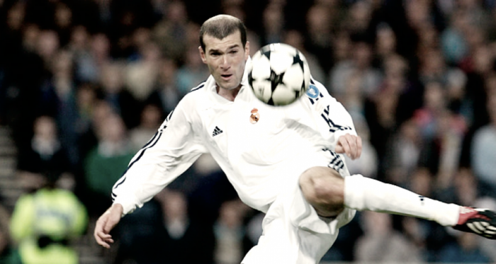 Zidane en el momento justo antes de rematar el balón daría la novena copa de Europa al Real Madrid. / Imagen: Real Madrid.