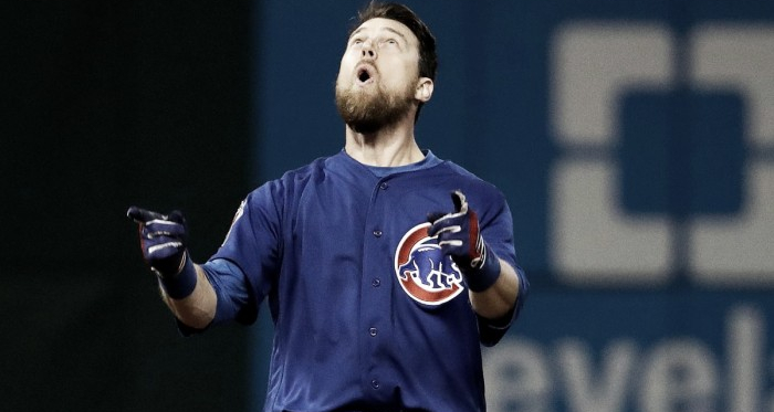Ben Zobrist delivers game-winning hit as the Chicago Cubs defeat the Cleveland Indians. | Photo: AP Photo/David J. Phillip)