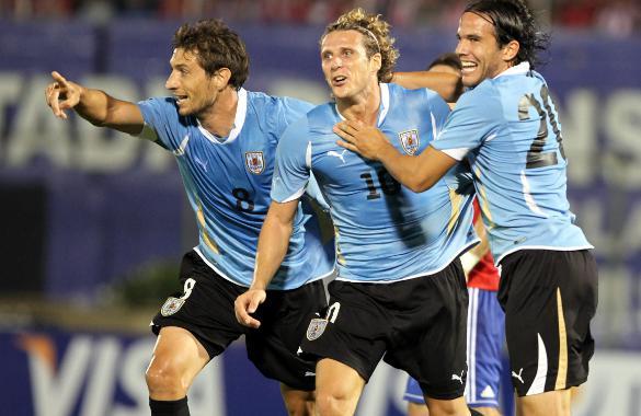 Uruguay se impuso ante Perú por 4 a 2 y queda segundo en la tabla