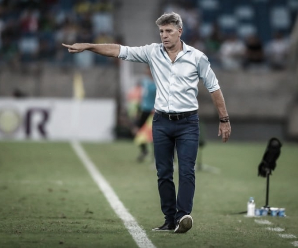 "Temos criado um pouco menos, mas somos mortais", ressalta Renato após vitória do Grêmio