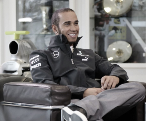 Hamilton sondou Red Bull e falou com Ferrari antes de renovação com Mercedes, revela chefe da equipe austríaca