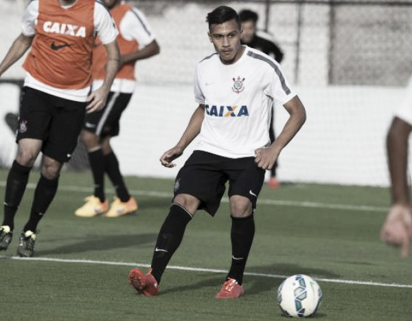 Corinthians promove atletas da base e reforça equipe principal