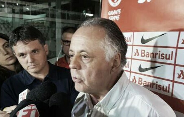 Fernando Carvalho elogia Roth na vitória ante Flamengo: "Armou o time muito bem"