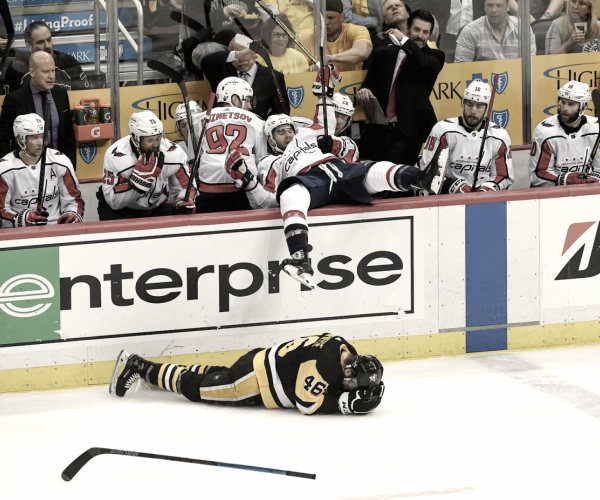 Alex Ovechkin freezes the Penguins to cap off the game, take a 2-1 series lead