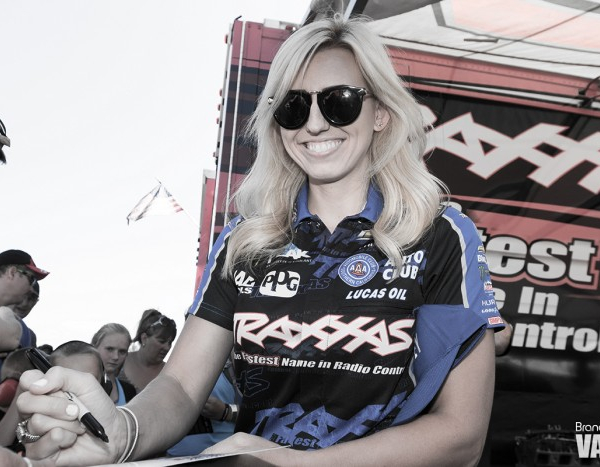 2016 NHRA Northwest Nationals: Courtney Force escapes serious injury from Crash