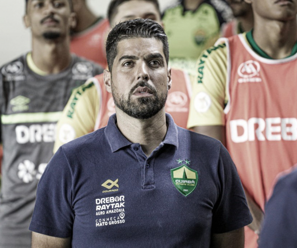 António Oliveira reclama da arbitragem após empate entre Cuiabá e Santos "É inacreditável o que se passou aqui hoje"