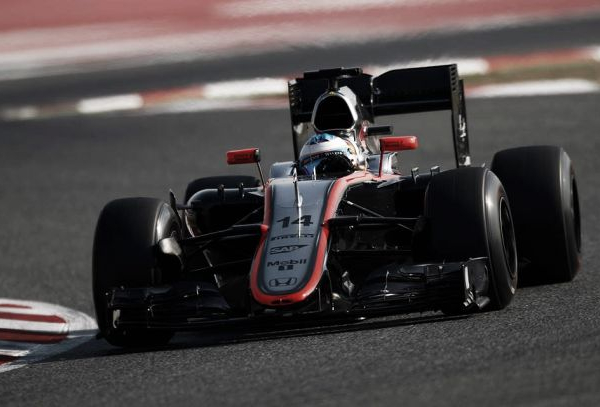 McLaren explica estranho acidente de Alonso