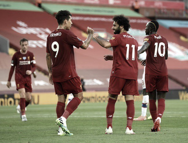 Com golaço de Fabinho, Liverpool goleia Crystal Palace no retorno de Salah